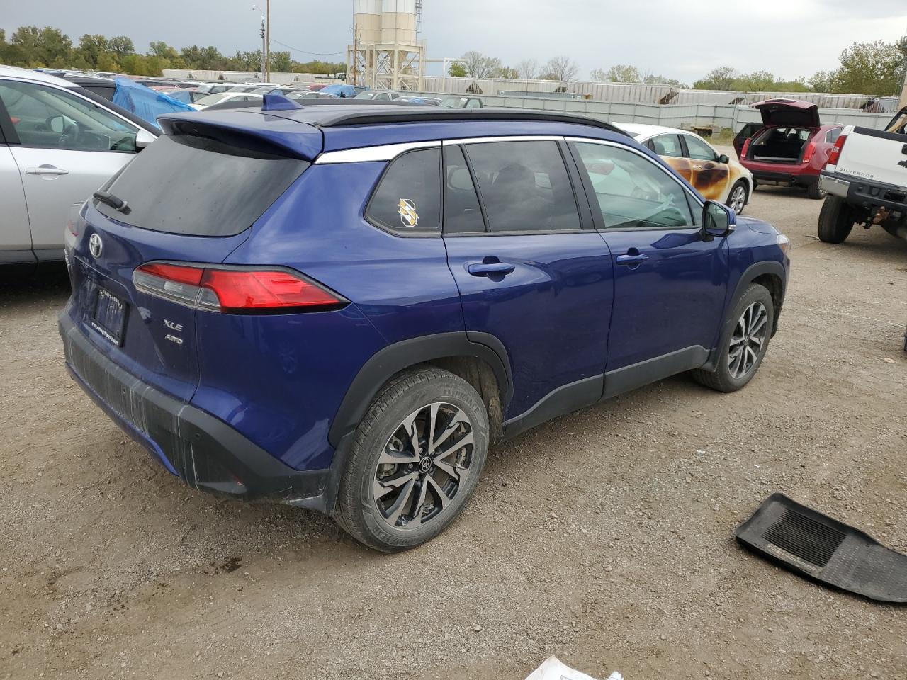 Изображение 3 2022 TOYOTA COROLLA CROSS XLE 2022 с VIN 7MUDAABG9NV026511