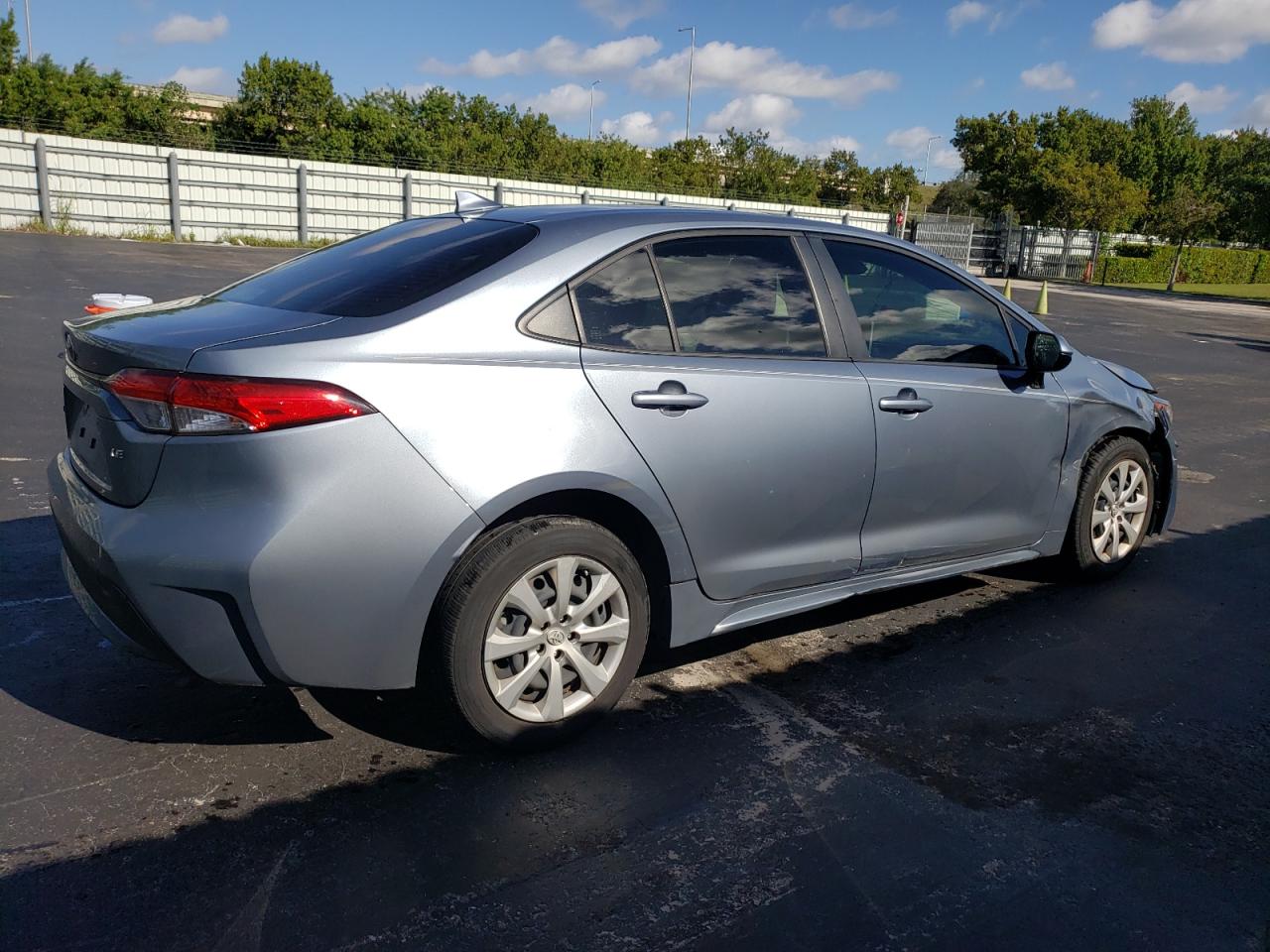 Изображение 3 2021 TOYOTA COROLLA LE 2021 с VIN JTDEPMAE6MJ124230