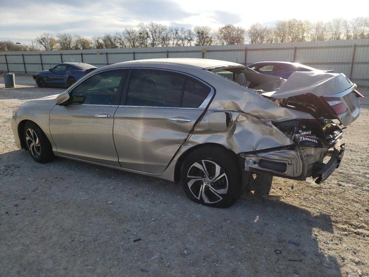 Изображение 2 2016 HONDA ACCORD LX 2016 с VIN 1HGCR2F37GA201271