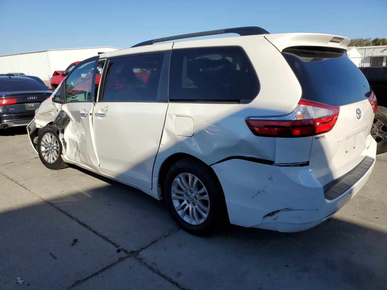 Image 2 of 2015 TOYOTA SIENNA XLE 2015 with VIN 5TDYK3DC2FS647055