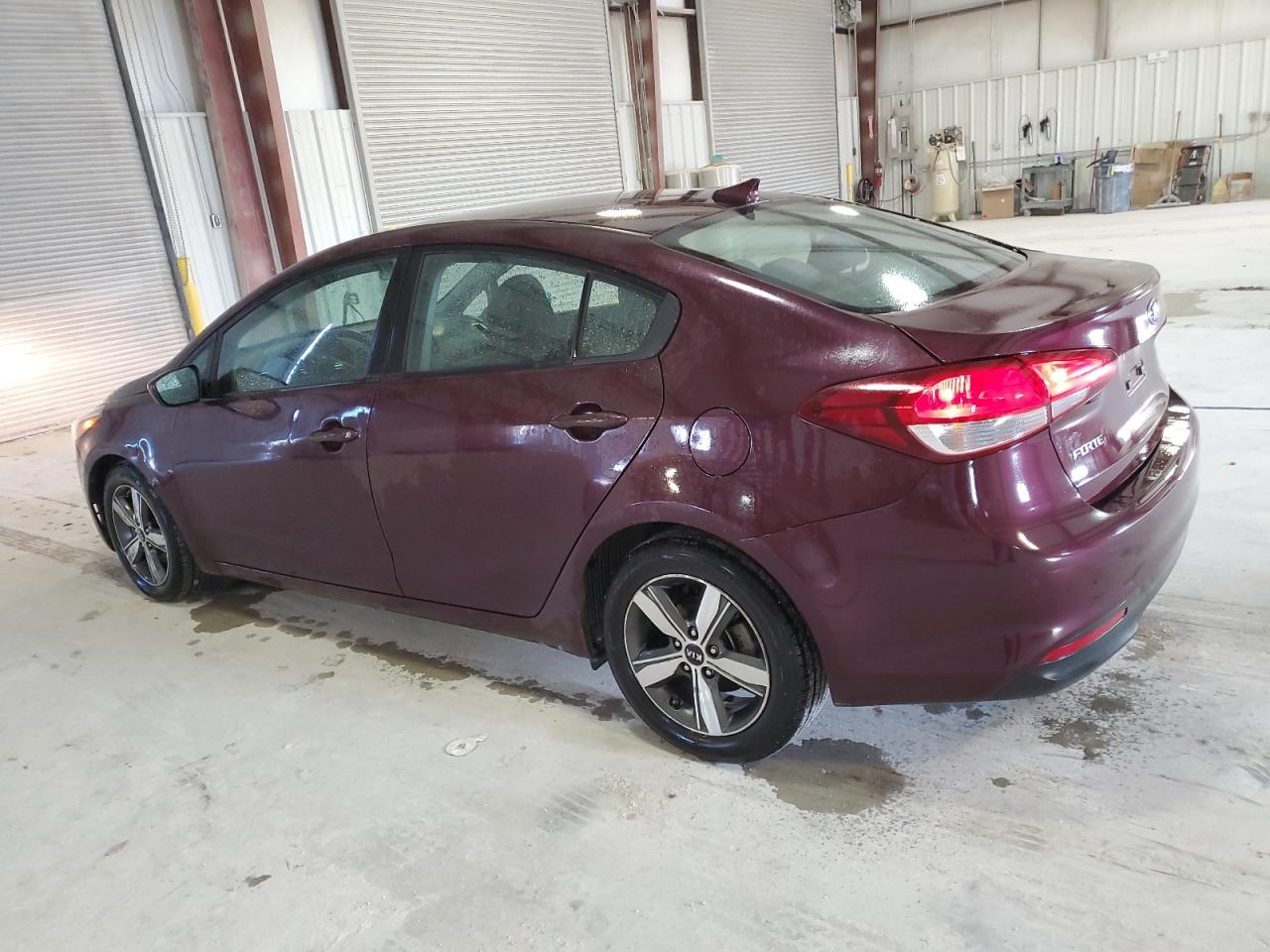 Изображение 2 2018 KIA FORTE LX 2018 с VIN 3KPFL4A74JE233506