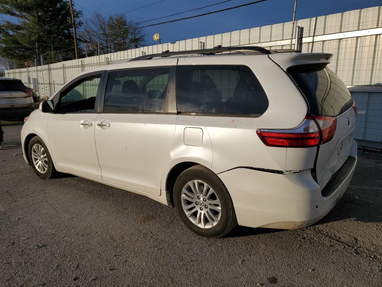 Obraz 2 z 2017 TOYOTA SIENNA XLE 2017 z VIN 5TDYZ3DC7HS794647