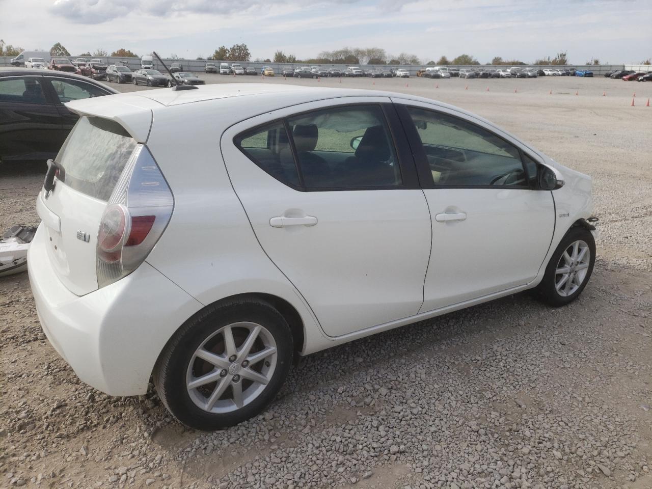 Изображение 3 2013 TOYOTA PRIUS C  2013 с VIN JTDKDTB30D1051441