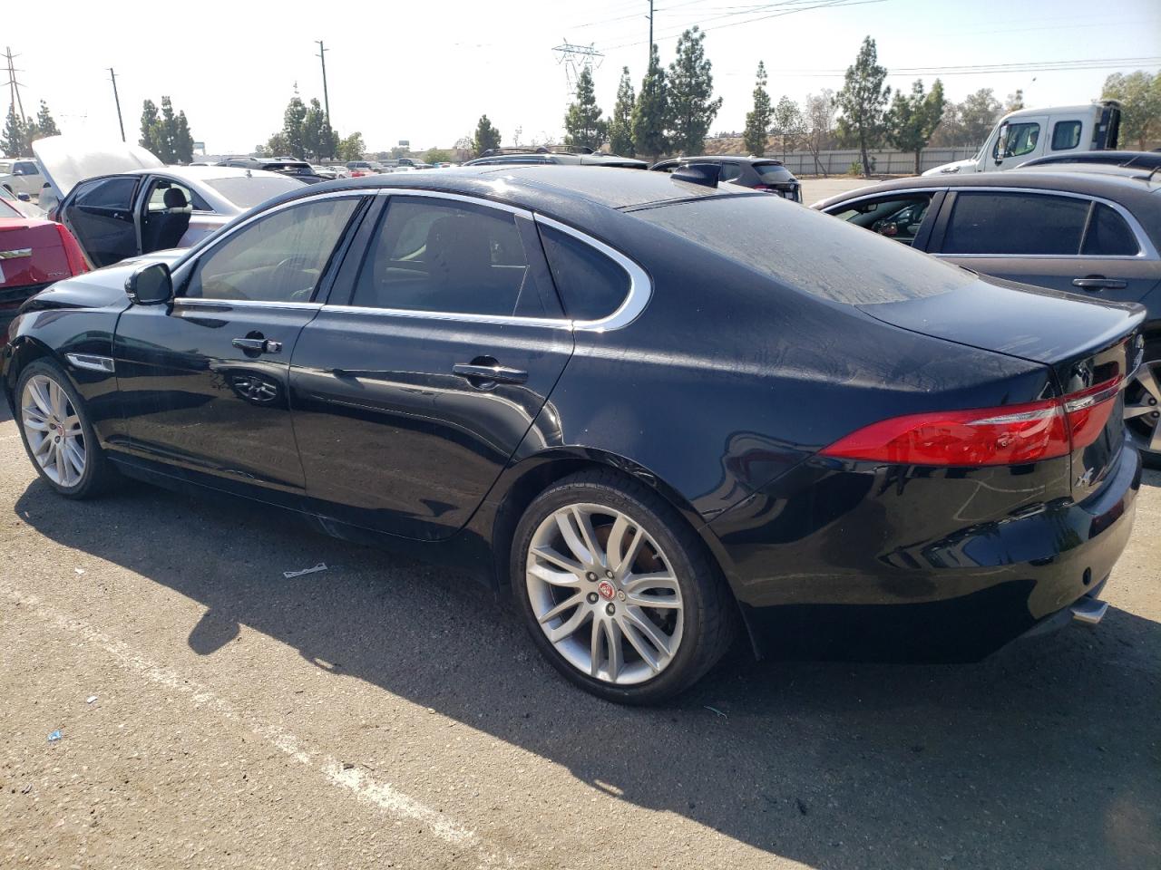 Obraz 2 z 2016 JAGUAR XF PRESTIGE 2016 z VIN SAJBE4BV1GCY05705