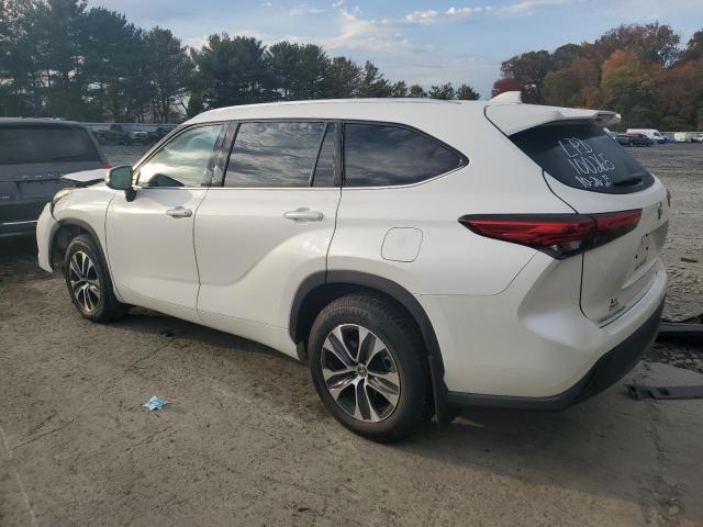 Image 2 of 2020 TOYOTA HIGHLANDER XLE 2020 with VIN 5TDGZRBH2LS024782