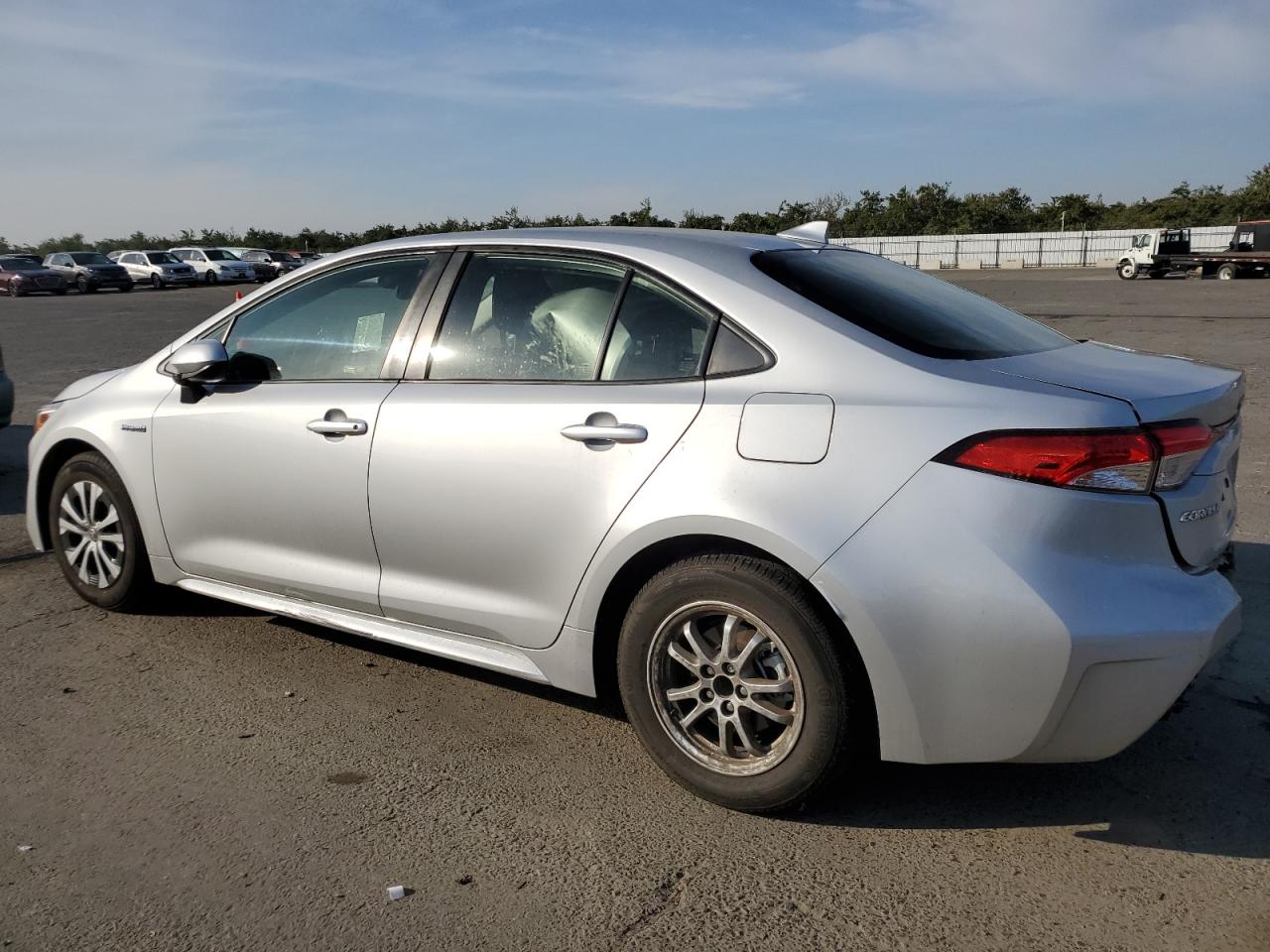 Image 2 of 2020 TOYOTA COROLLA LE 2020 with VIN JTDEBRBEXLJ003516