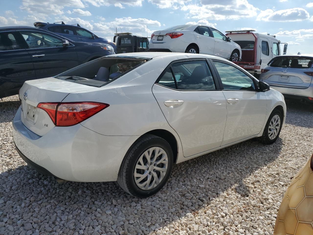 Obraz 3 z 2018 TOYOTA COROLLA L 2018 z VIN 5YFBURHE6JP791594