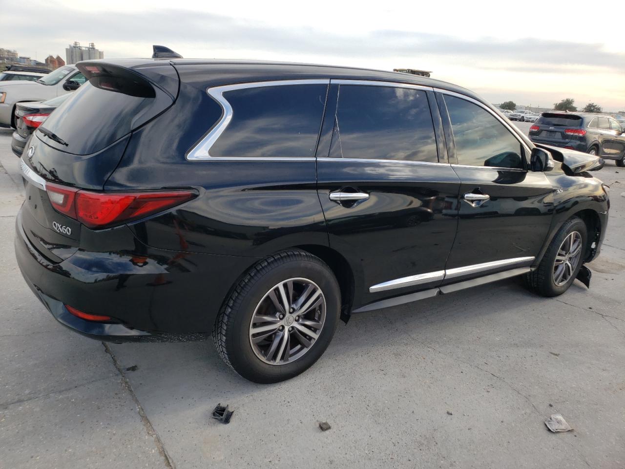 Image 3 of 2018 INFINITI QX60  2018 with VIN 5N1DL0MN7JC534056
