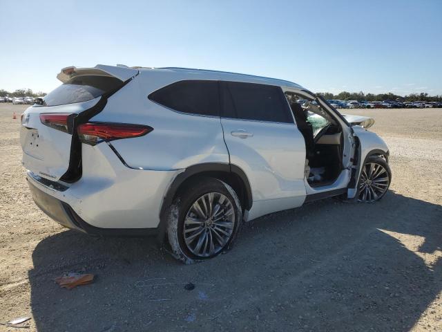 Image 3 of 2022 TOYOTA HIGHLANDER PLATINUM 2022 with VIN 5TDFZRBH8NS168982