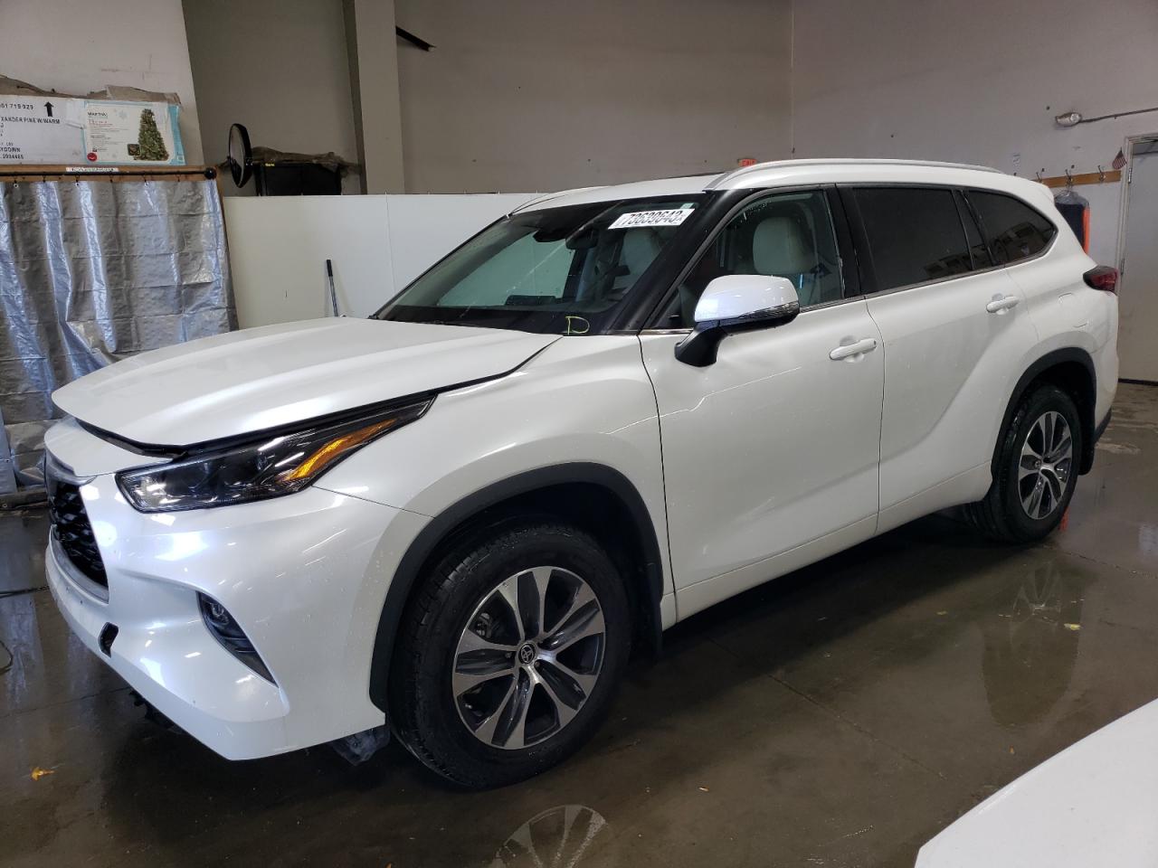 2022 TOYOTA HIGHLANDER XLE 2022 image