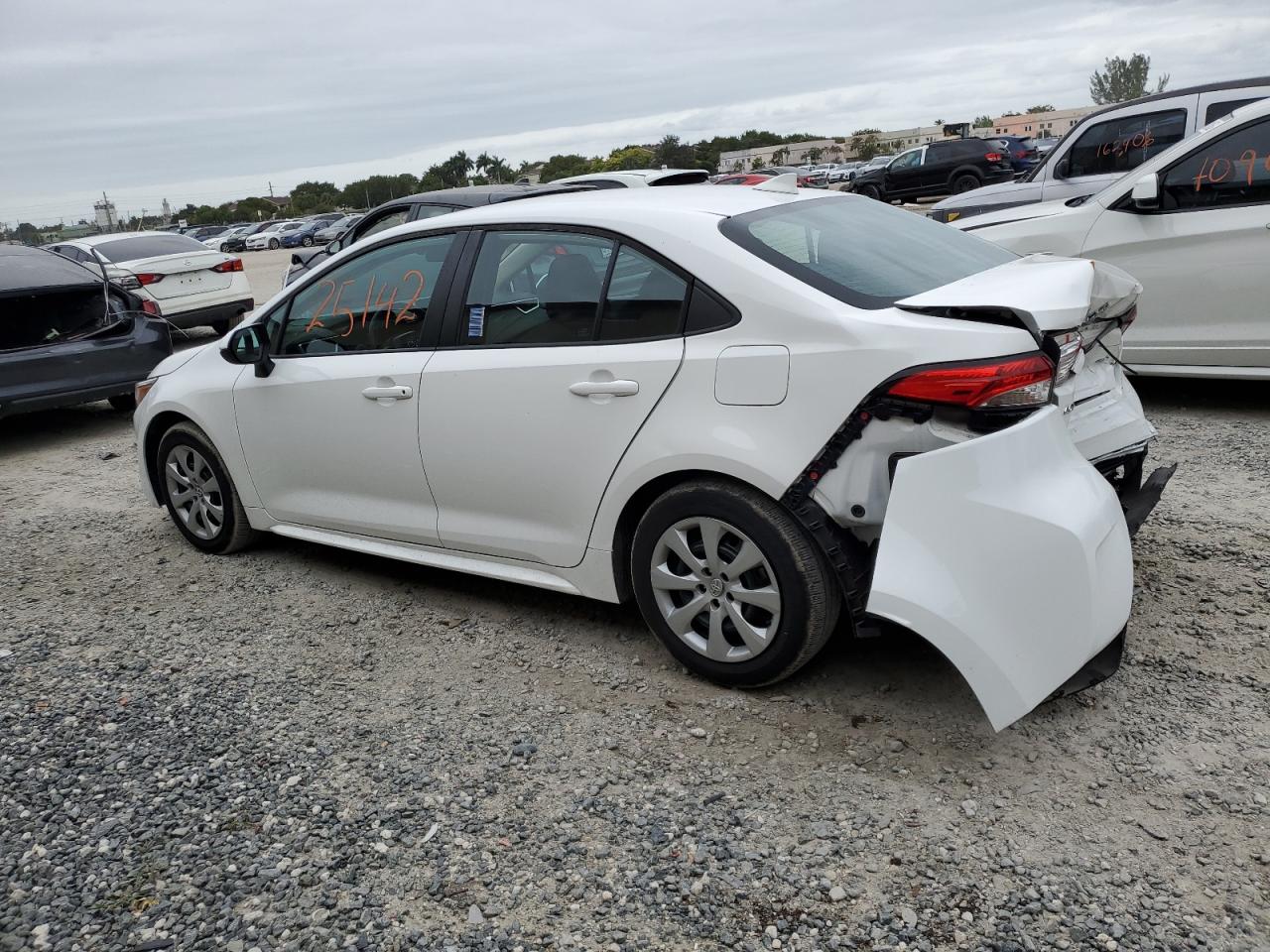 Obraz 2 z 2022 TOYOTA COROLLA LE 2022 z VIN 5YFEPMAE0NP282947