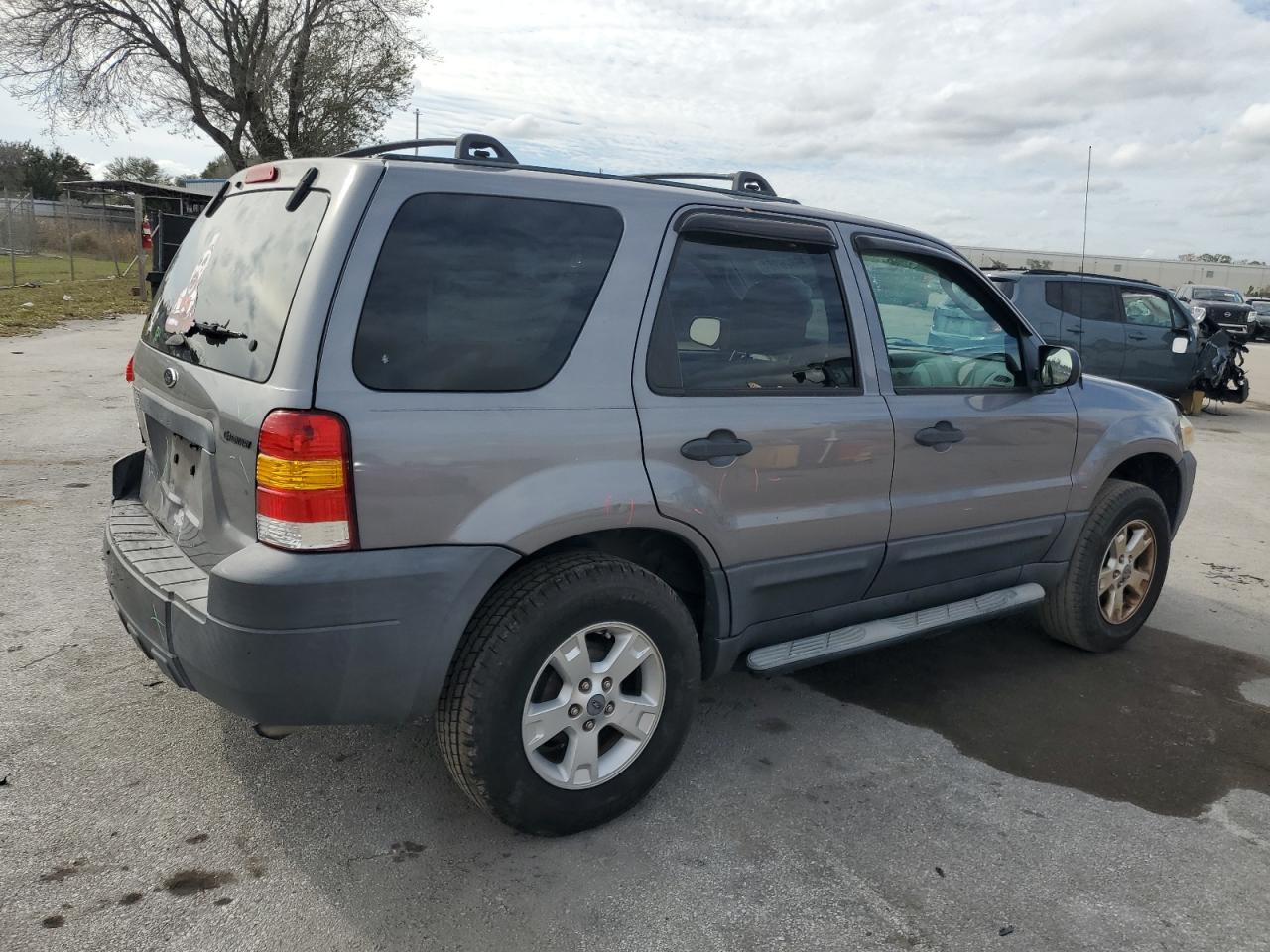 Image 3 of 2007 FORD ESCAPE XLT 2007 with VIN 1FMYU03Z77KB34774