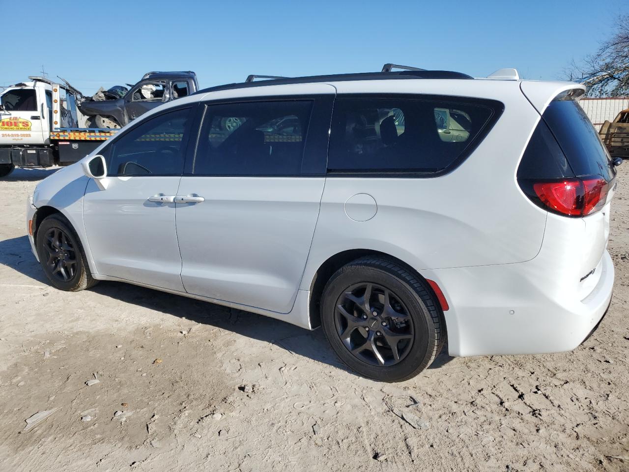 Image 2 of 2020 CHRYSLER PACIFICA TOURING L PLUS 2020 with VIN 2C4RC1EG7LR143287