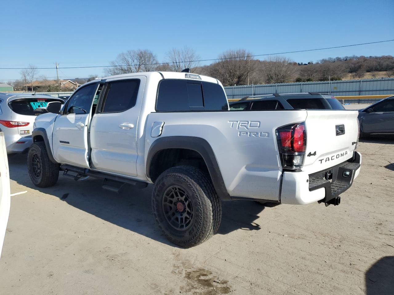 Obraz 2 z 2022 TOYOTA TACOMA DOUBLE CAB 2022 z VIN 3TYCZ5AN7NT102544