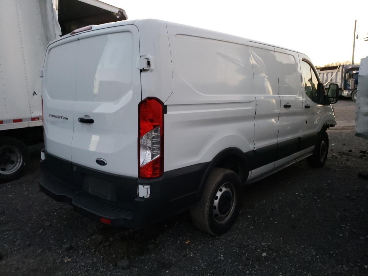 Image 3 of 2019 FORD TRANSIT T-250 2019 with VIN 1FTYR1ZMXKKA58404
