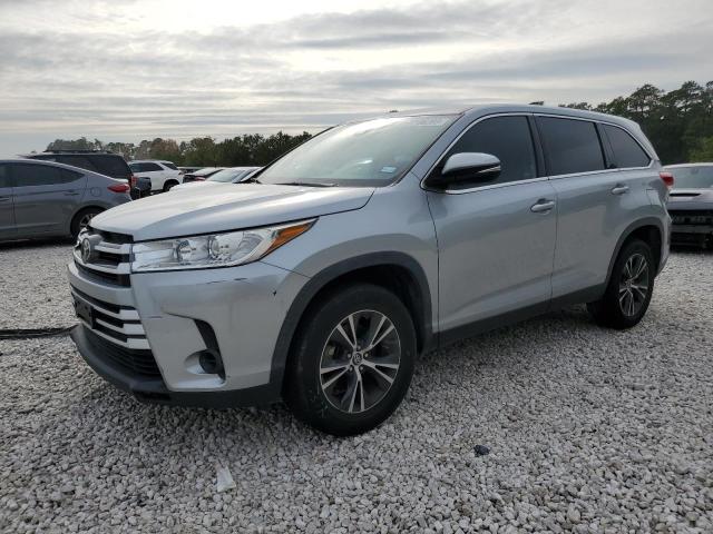 Image 1 of 2019 TOYOTA HIGHLANDER LE 2019 with VIN 5TDZARFHXKS052984