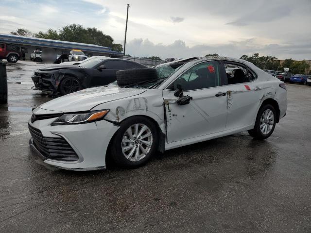 Obraz 1 z 2022 TOYOTA CAMRY LE 2022 z VIN 4T1R11AKXNU499850