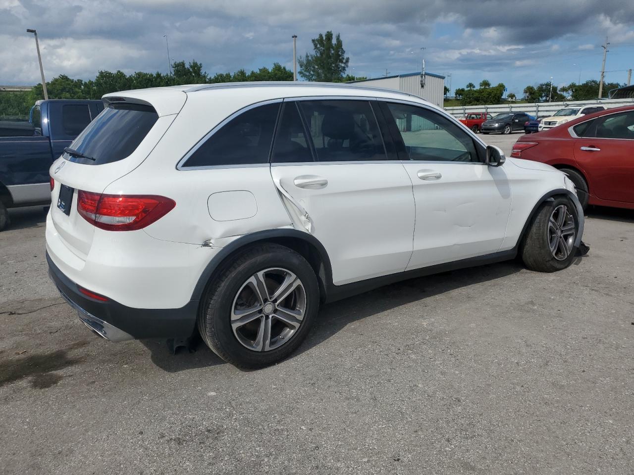 Image 3 of 2016 MERCEDES-BENZ GLC 300 2016 with VIN WDC0G4JB9GF027816