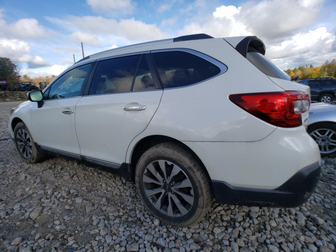 Изображение 2 2018 SUBARU OUTBACK TOURING 2018 с VIN 4S4BSETC2J3283521