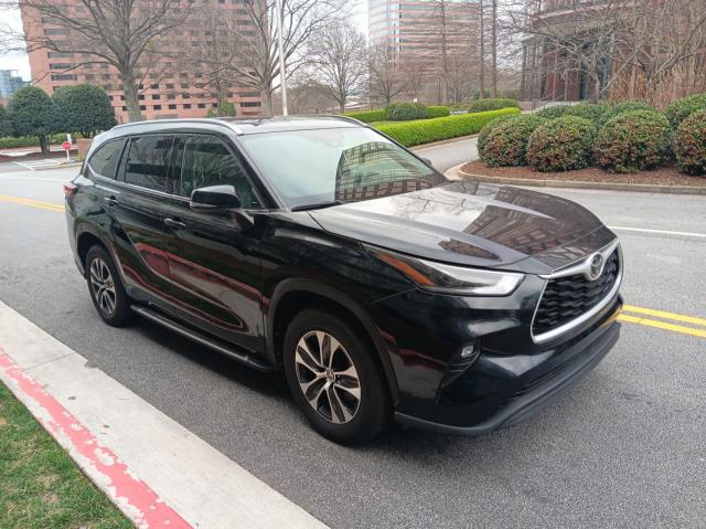 Image 1 of 2021 TOYOTA HIGHLANDER XLE 2021 with VIN 5TDGZRAH1MS072065