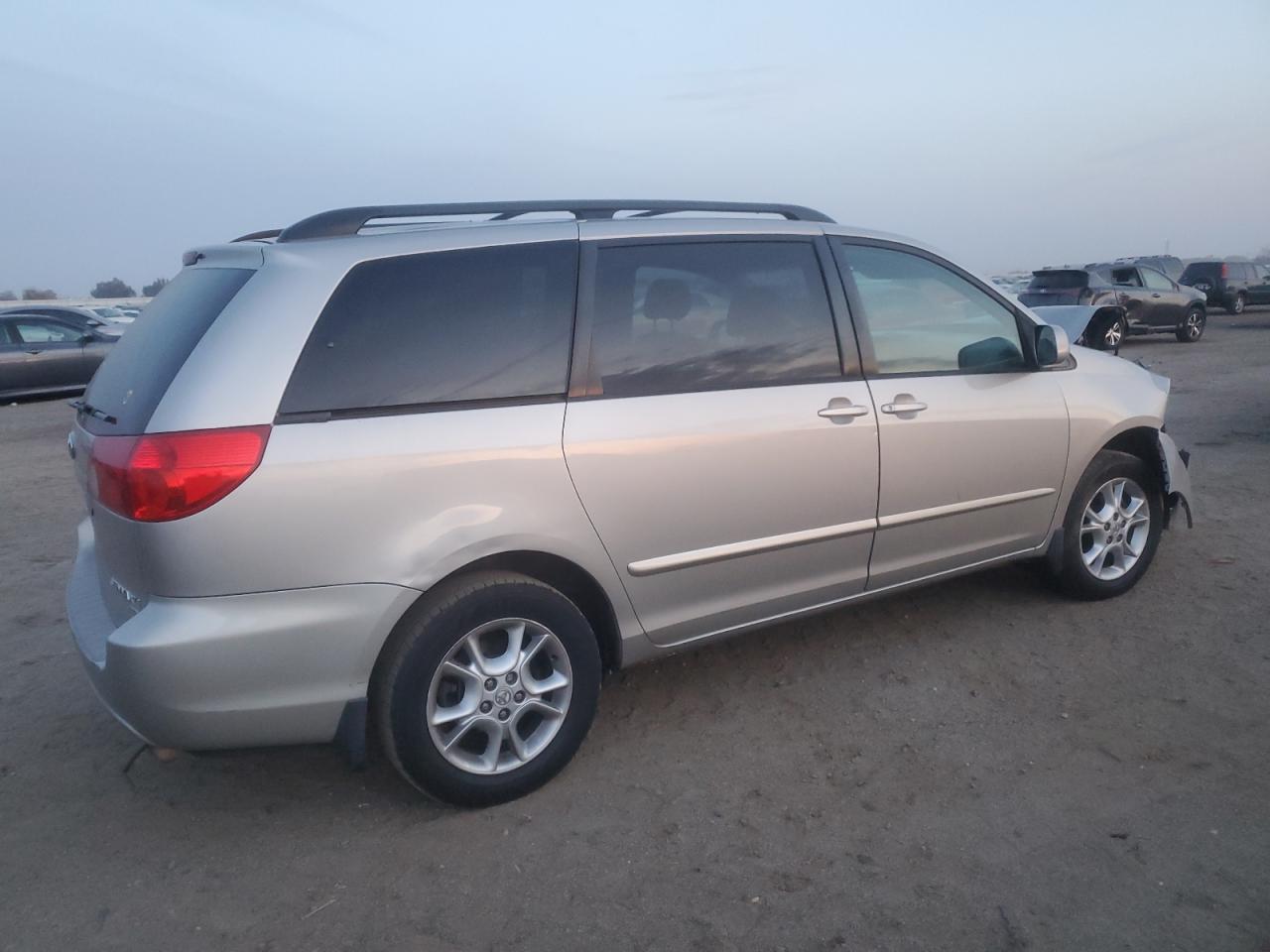 Image 3 of 2006 TOYOTA SIENNA XLE 2006 with VIN 5TDBA22C86S065001