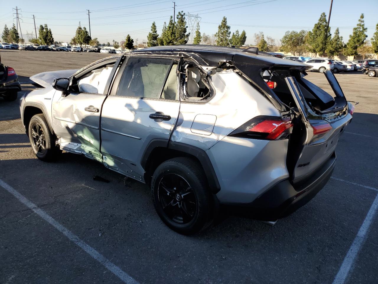 Image 2 of 2020 TOYOTA RAV4 XLE 2020 with VIN 2T3RWRFV1LW076484