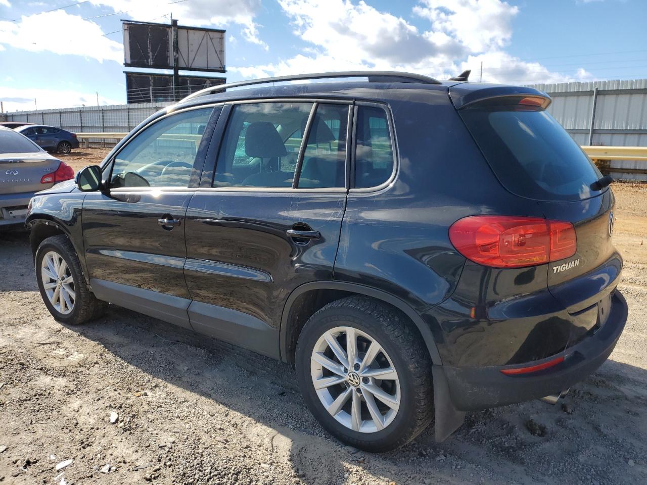 Obraz 2 z 2015 VOLKSWAGEN TIGUAN S 2015 z VIN WVGBV7AXXFW603165