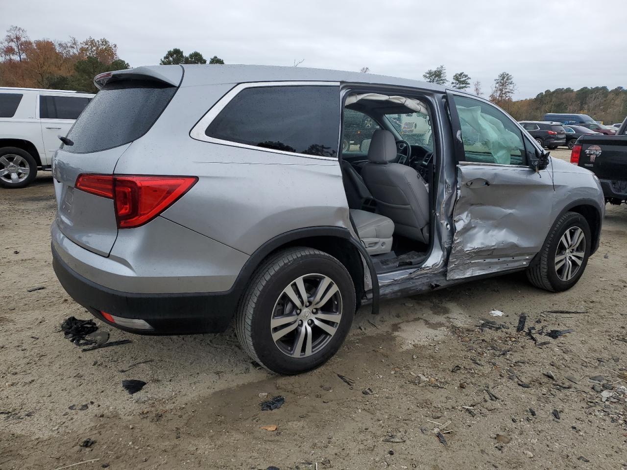 Image 3 of 2016 HONDA PILOT EXL 2016 with VIN 5FNYF5H53GB053706