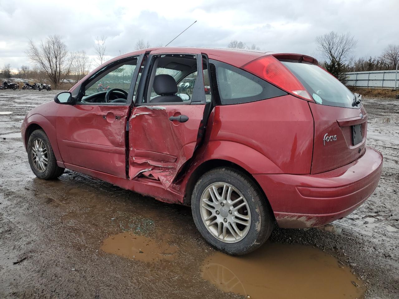 Obraz 2 z 2004 FORD FOCUS ZX5 2004 z VIN 3FAFP37334R121060