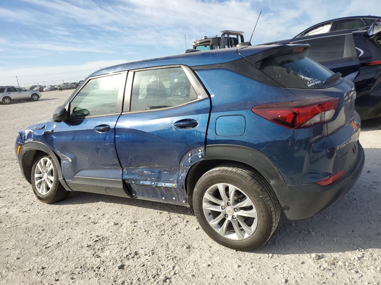Image 2 of 2021 CHEVROLET TRAILBLAZER LS 2021 with VIN KL79MMS2XMB041700