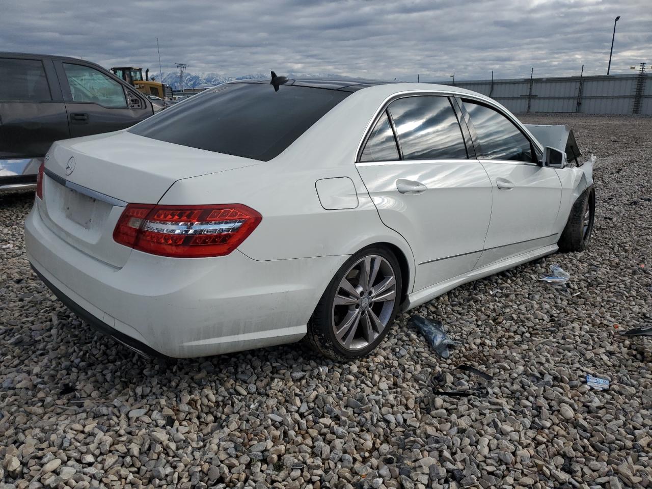 Image 3 of 2010 MERCEDES-BENZ E 350 2010 with VIN WDDHF5GB8AA244356