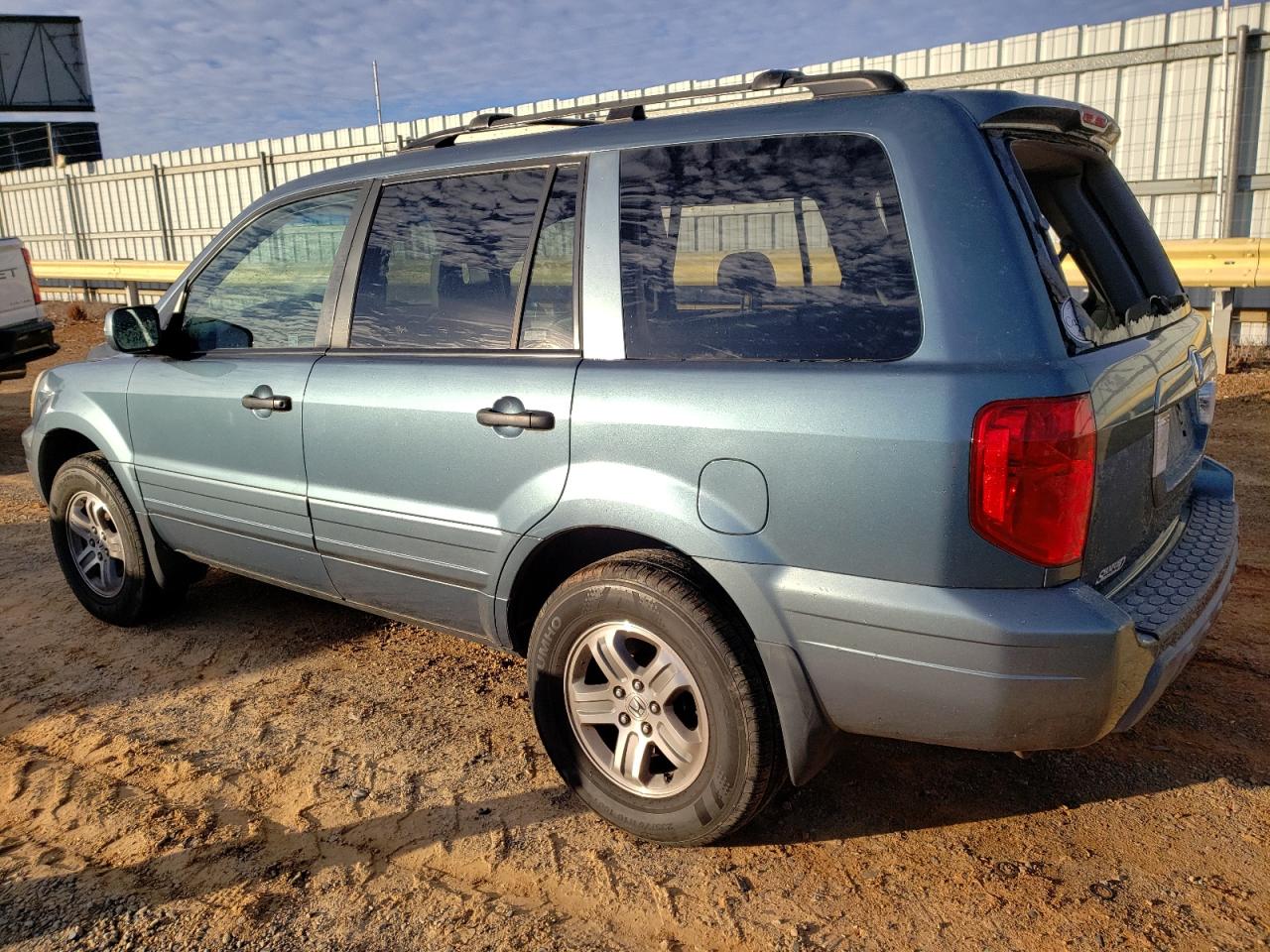 Image 2 of 2005 HONDA PILOT EXL 2005 with VIN 2HKYF18605H509855