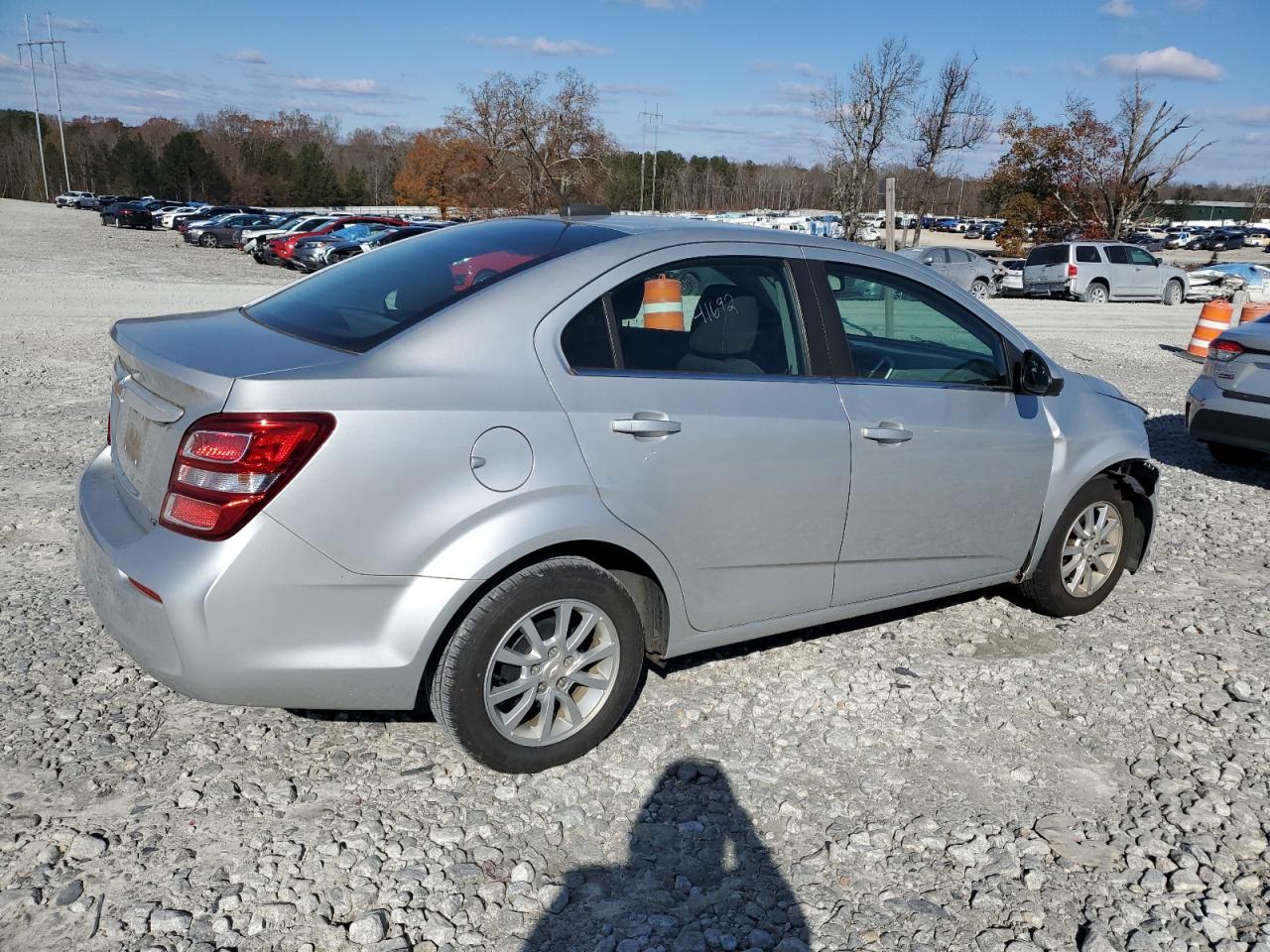 Image 3 of 2019 CHEVROLET SONIC LT 2019 with VIN 1G1JD5SB6K4112312