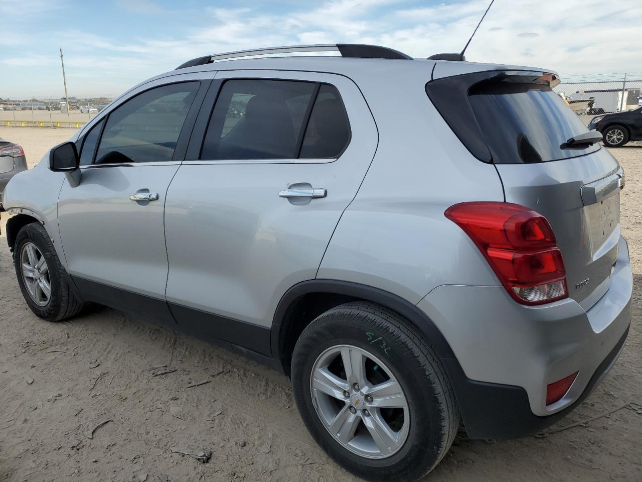 Изображение 2 2020 CHEVROLET TRAX 1LT 2020 с VIN KL7CJLSB7LB039734