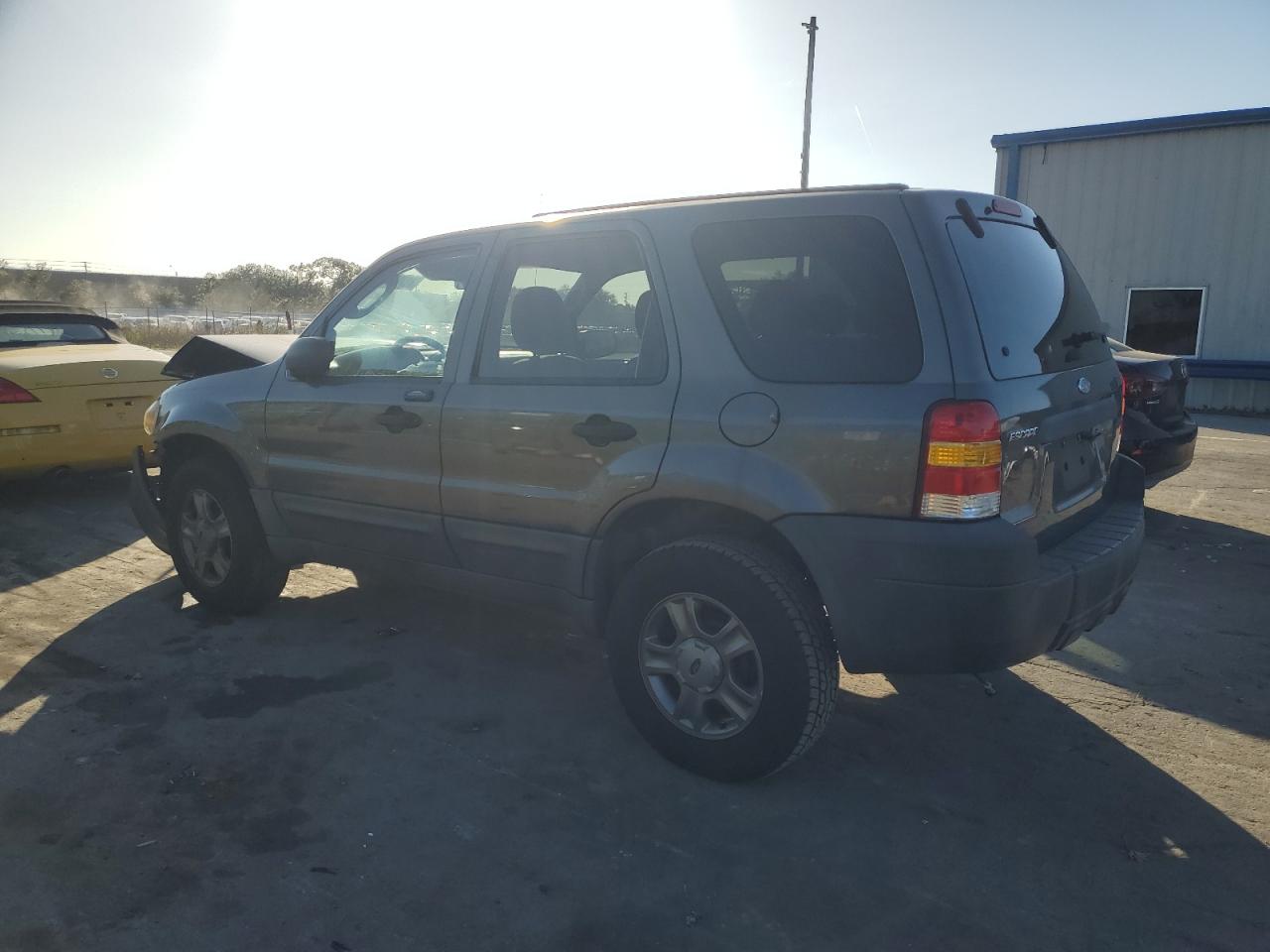 Obraz 2 z 2005 FORD ESCAPE XLS 2005 z VIN 1FMYU02Z55KE24378
