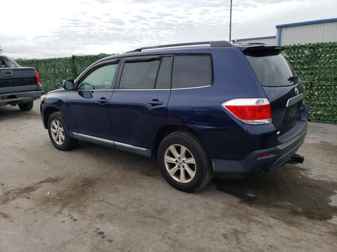 Image 2 of 2011 TOYOTA HIGHLANDER BASE 2011 with VIN 5TDBK3EH1BS068634