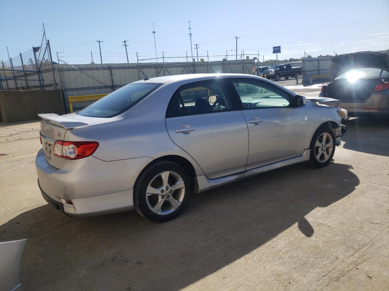 Obraz 3 z Toyota Corolla Base 2011 z VIN 2T1BU4EE6BC728990
