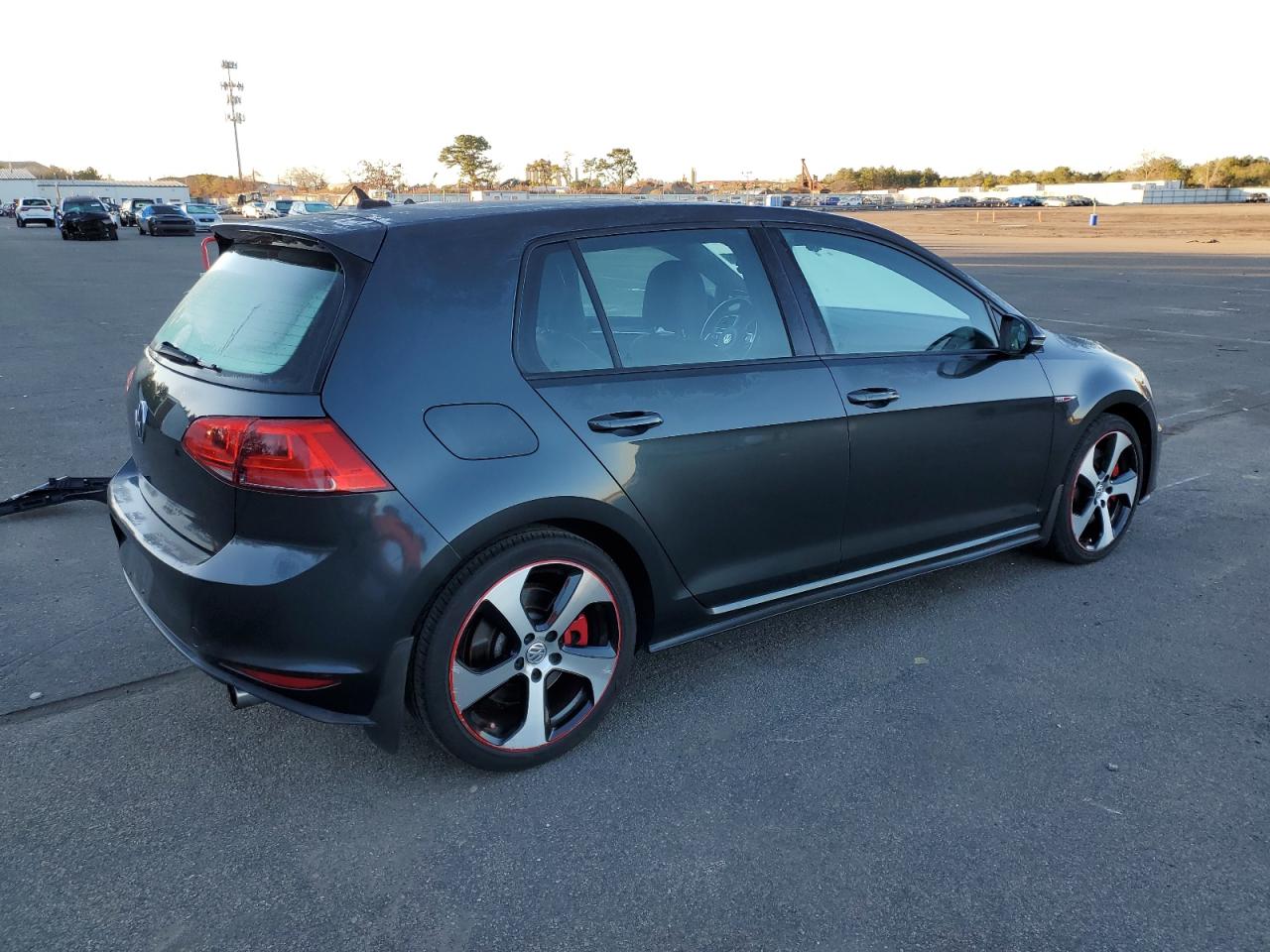 Obraz 3 z 2017 VOLKSWAGEN GTI SPORT 2017 z VIN 3VW547AU8HM002072