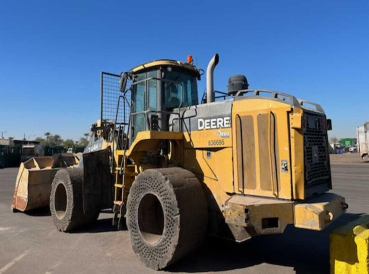 2016 JOHN DEERE 744K WHEEL LOADER 2016 image
