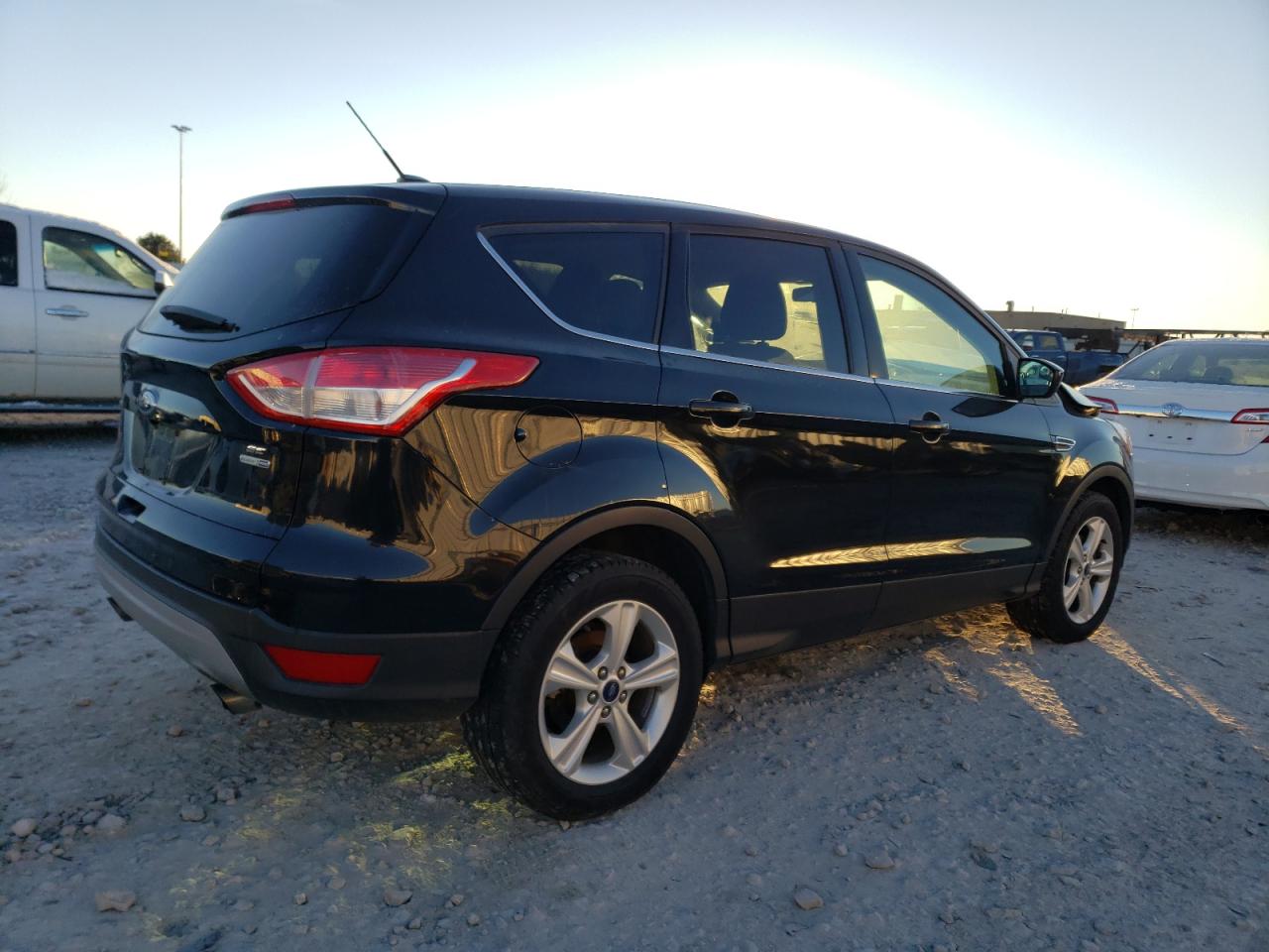 Image 3 of 2015 FORD ESCAPE SE 2015 with VIN 1FMCU9GX6FUB18608