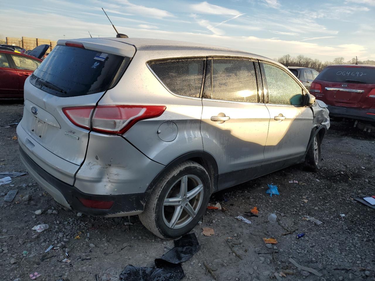 Image 3 of 2014 FORD ESCAPE SE 2014 with VIN 1FMCU0GX2EUE23470