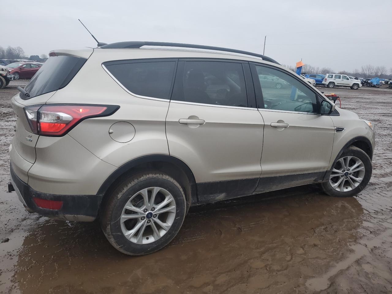 Image 3 of 2017 FORD ESCAPE SE 2017 with VIN 1FMCU9G97HUC05423