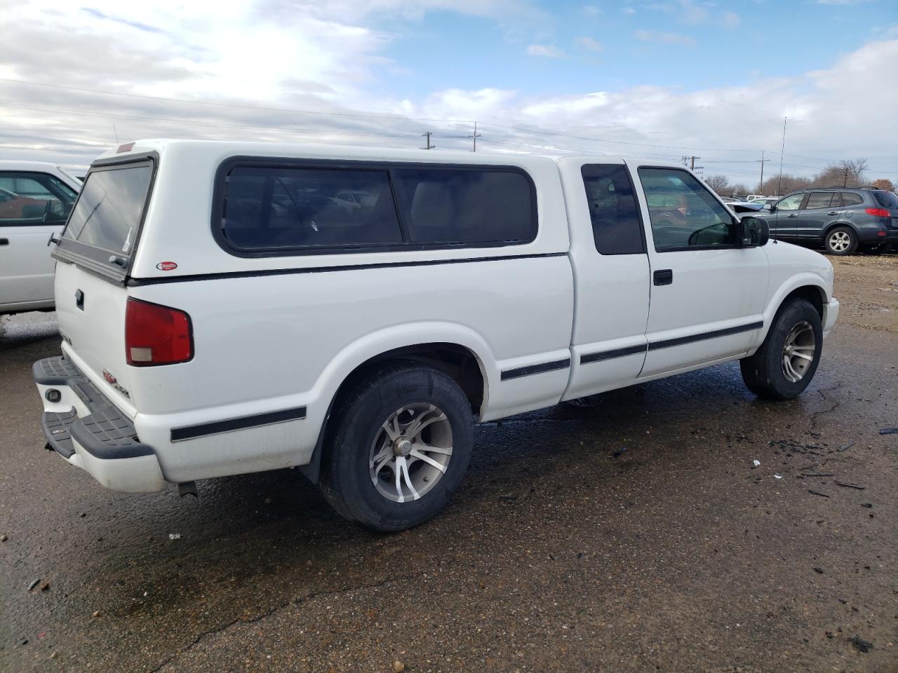 Obraz 3 z 2001 GMC SONOMA  2001 z VIN 1GTCS19W818228836