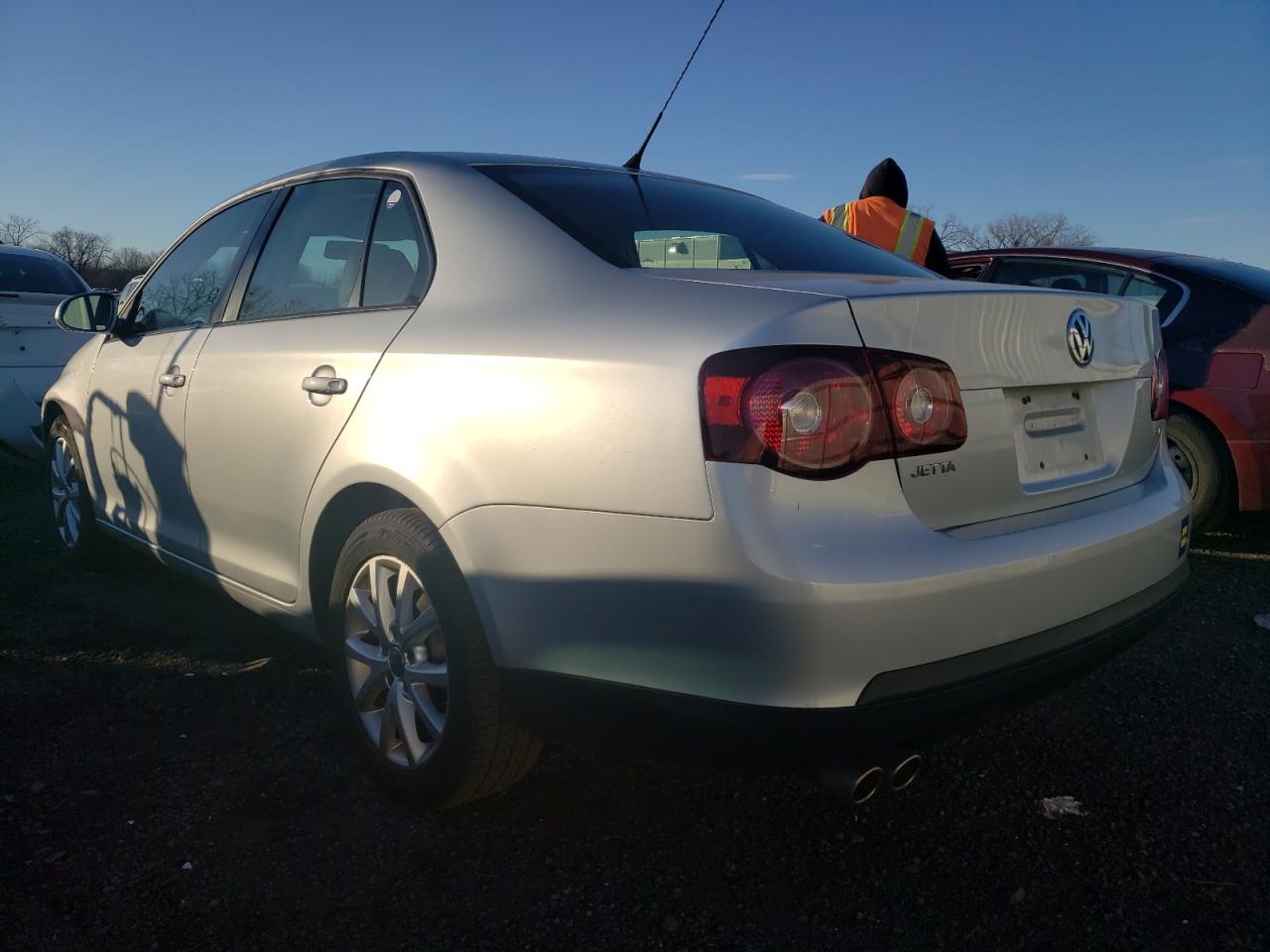 Image 2 of 2010 VOLKSWAGEN JETTA SE 2010 with VIN 3VWRZ7AJ3AM101557