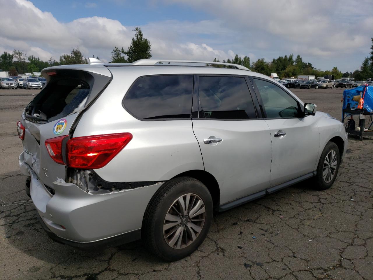 Obraz 3 z 2019 NISSAN PATHFINDER S 2019 z VIN 5N1DR2MM1KC607151