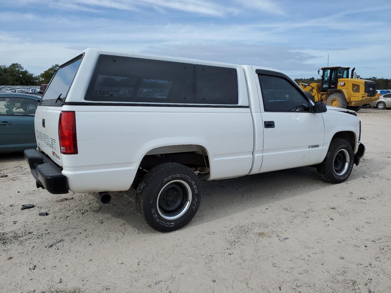 Image 3 of 1998 CHEVROLET GMT-400 C1500 1998 with VIN 1GCEC14W6WZ124053