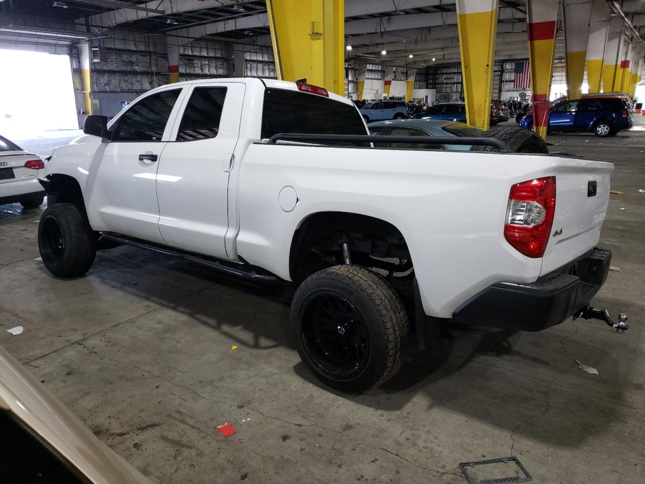Изображение 2 2020 TOYOTA TUNDRA DOUBLE CAB SR/SR5 2020 с VIN 5TFUY5F17LX954148