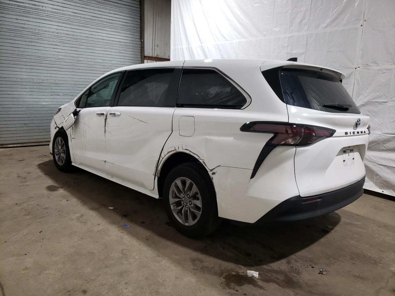 Изображение 2 2023 TOYOTA SIENNA LE 2023 с VIN 5TDKRKEC4PS161536