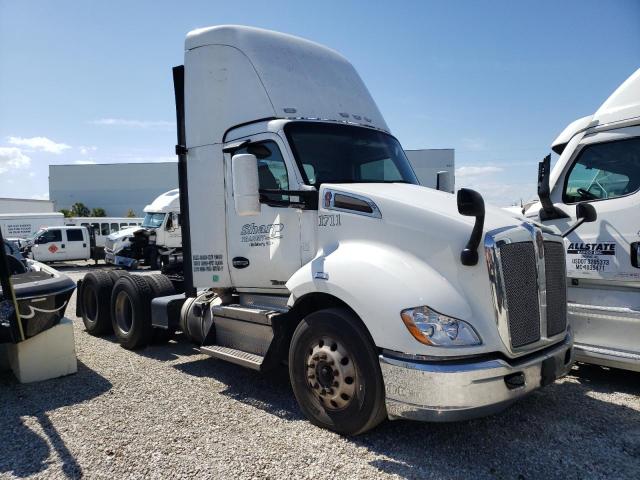 Image 1 of 2018 KENWORTH CONSTRUCTION T680 2018 with VIN 1XKYDP9X9JJ217319
