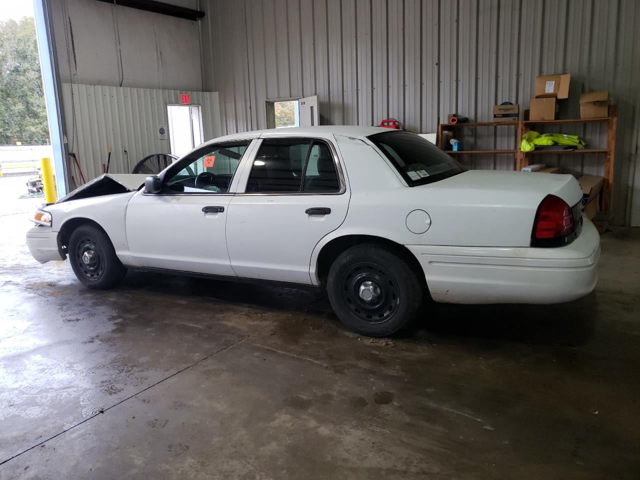 Image 2 of 2005 FORD CROWN VICTORIA POLICE INTERCEPTOR 2005 with VIN 2FAFP71W15X108241